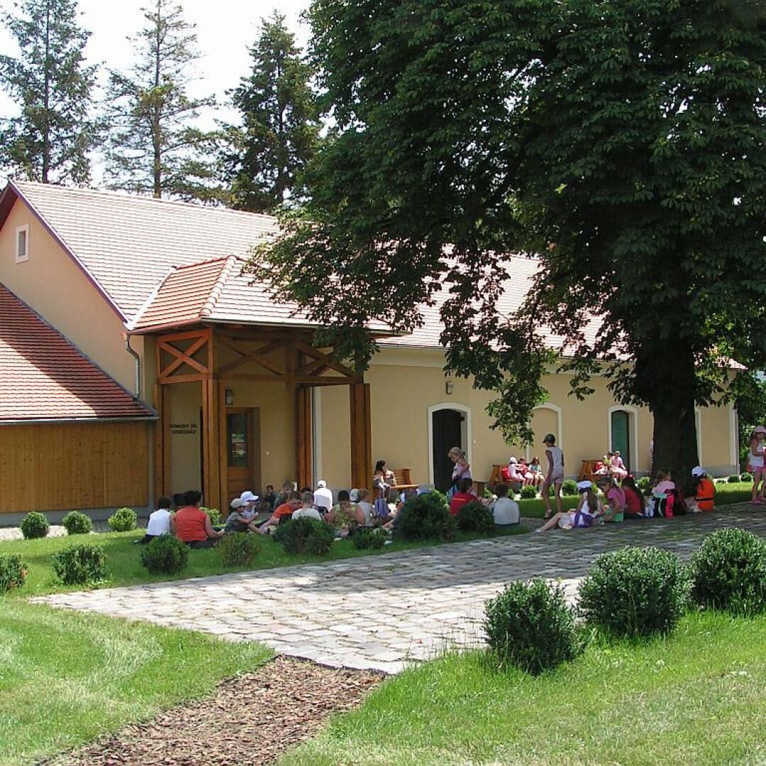 Domszky Pál Erdészeti Erdei Iskola és Matracszállás